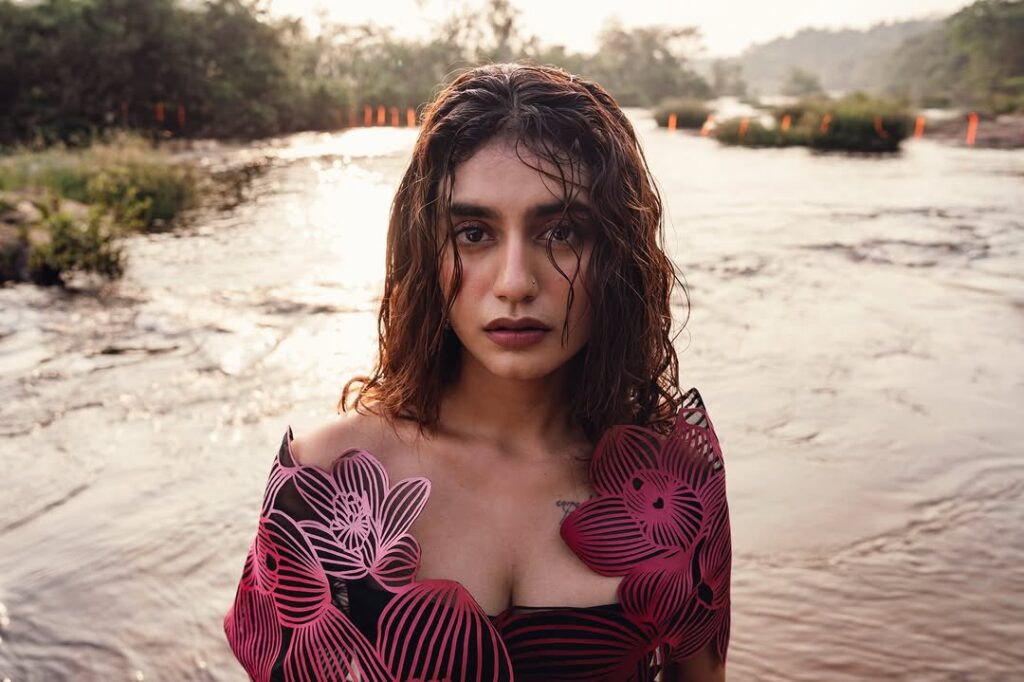 Hunterfly priyanka prakash varrier1 Fans Applaud the Elegant Photoshoot