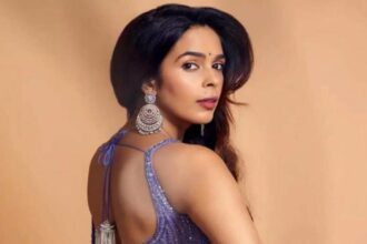 Hunterfly t 2026 08 19 091835 Mallika Sherawat and Shalini Passi during The Traitors Season 2 fashion debate