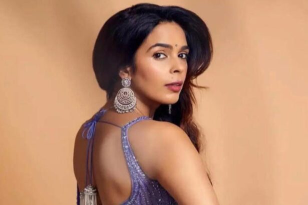 Hunterfly t 2026 08 19 091835 Mallika Sherawat and Shalini Passi during The Traitors Season 2 fashion debate