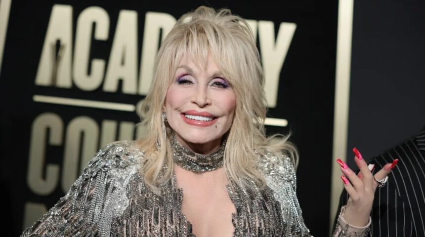 Hunterfly t 2026 08 31 194736 Ella Langley performs an emotional tribute to Dolly Parton during a live Alabama concert