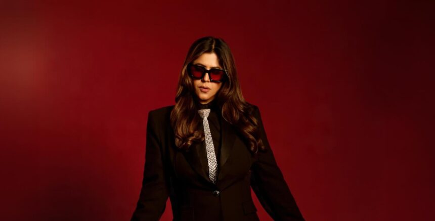 Hunterfly 026 09 03 102249 Ektaa Kapoor and Sussanne Khan associated with Ekatra Jewels