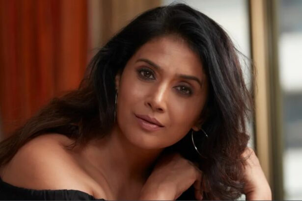 Sonali Kulkarni speaks about Mouni Roy