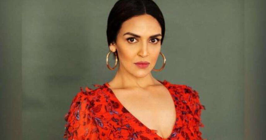 Hunterfly 026 09 03 124124 Esha Deol praises brother Bobby Deol after Bandar screening