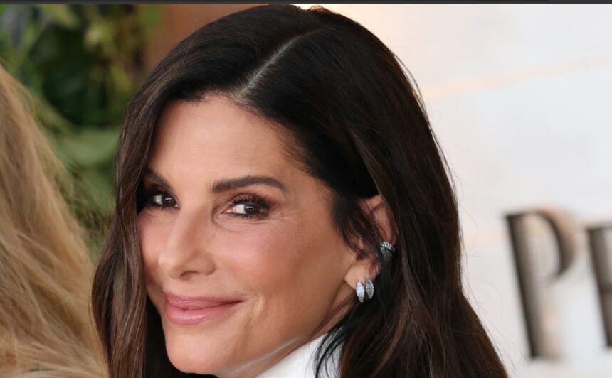 Hunterfly 026 09 10 010806 Sandra Bullock with her two adopted children Louis and Laila in a family-themed editorial image