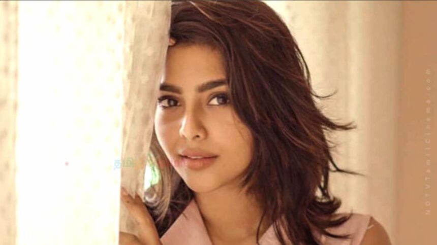 Hunterfly 026 09 14 205020 Aishwarya Lekshmi speaking about her experience during a rural Tamil Nadu film shoot