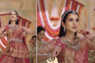 Hunterfly 026 09 15 143559 Radhika Merchant performing a graceful dance at Ganesh Chaturthi celebrations at Antilia