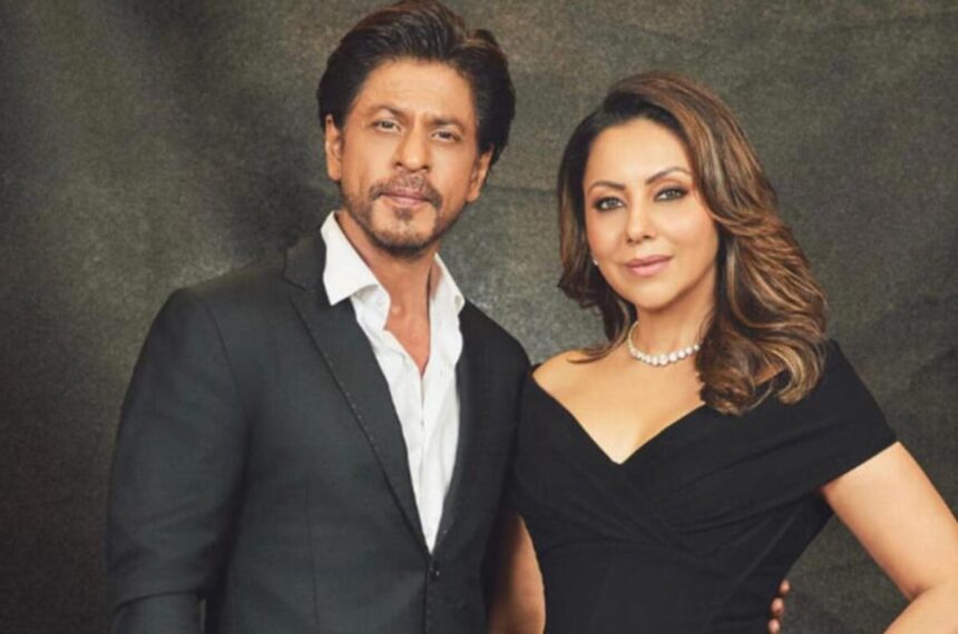 Hunterfly 026 09 15 212442 Shah Rukh Khan and Gauri Khan during Ganpati celebrations