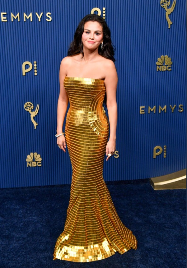 Hunterfly 026 09 15 232656 Selena Gomez lets the gown take centre stage