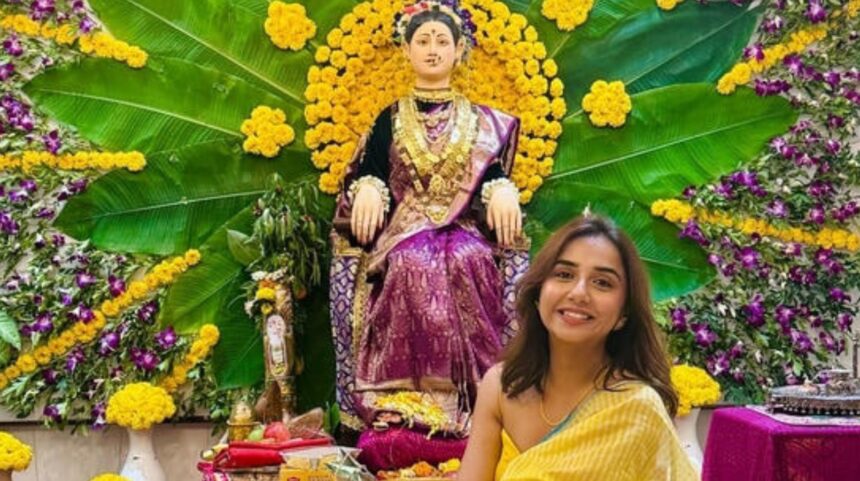 Hunterfly 026 09 18 184403 Prajakta Koli celebrates Gauri Pujan with her family