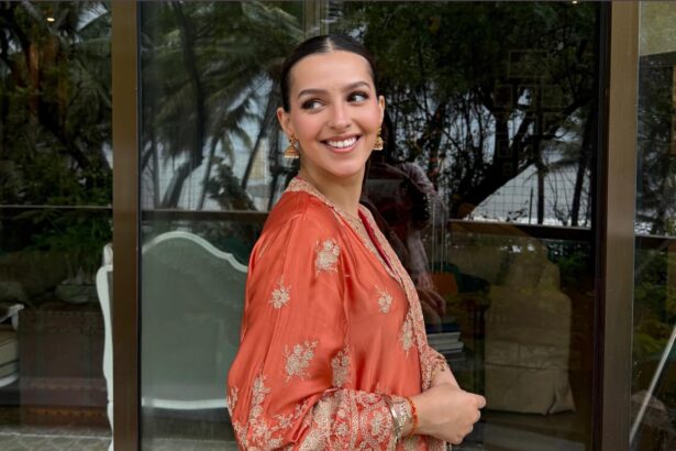 Vanshika Dhir celebrates Ganesh Chaturthi with family in a traditional Anarkali outfit