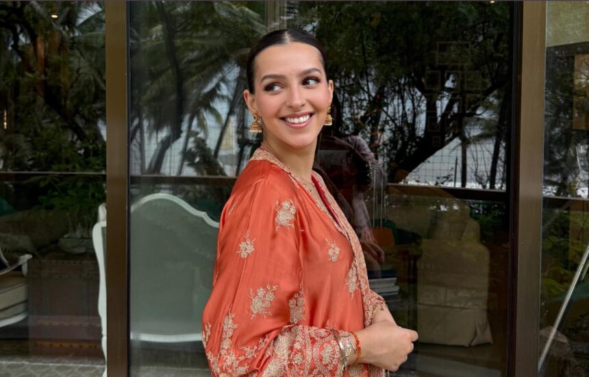 Vanshika Dhir celebrates Ganesh Chaturthi with family in a traditional Anarkali outfit