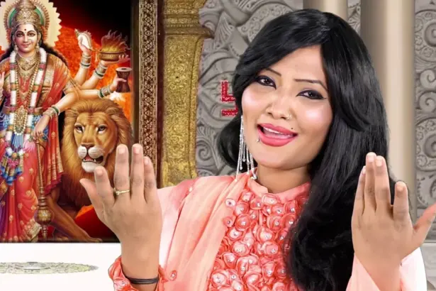 Shahnaz Akhtar devotional singer performing at a live bhajan programme