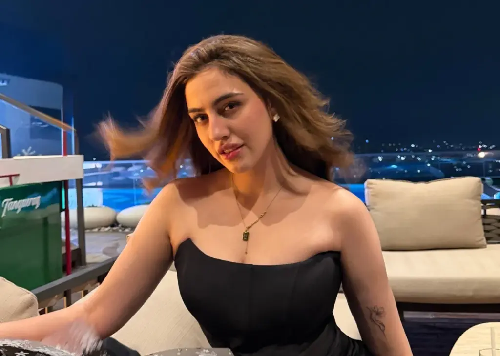 Hunterfly 026 09 26 172017 Samreen Kaur Movies and Web Series