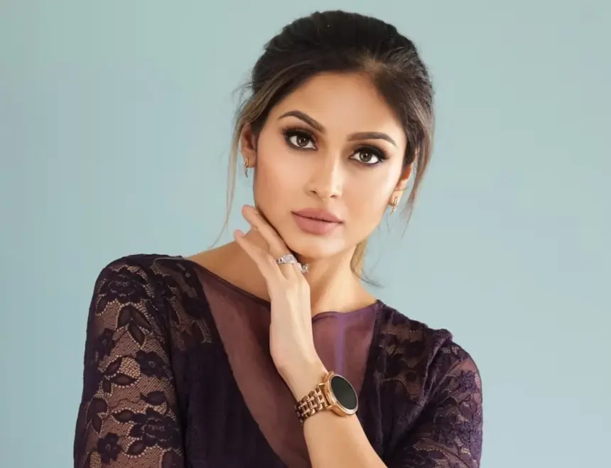 Hunterfly 026 09 26 173322 Sakshi Bhogal biography, Indian actress celebrity makeup artist and entrepreneur