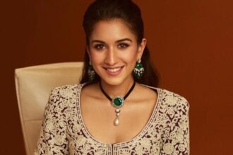 Hunterfly 2026 09 09 123038 Radhika Merchant wearing emerald jewellery and a luxury watch in Mumbai