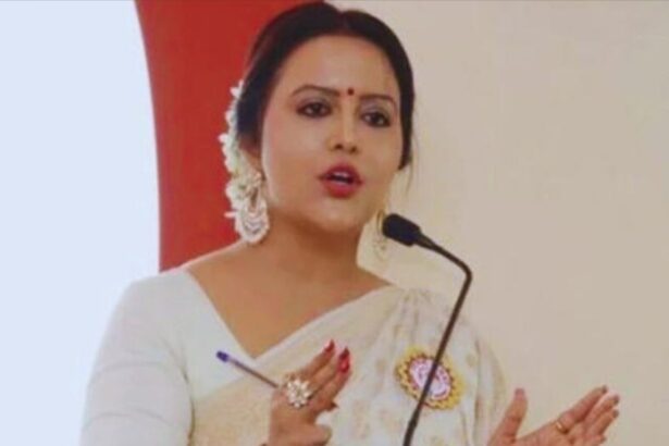 Hunterfly 2026 09 10 092508 Amruta Fadnavis speaks about inclusivity at Garba celebrations in Maharashtra
