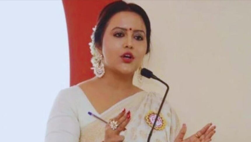 Amruta Fadnavis speaks about inclusivity at Garba celebrations in Maharashtra