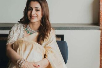 Trisha Krishnan looking elegant in a saree