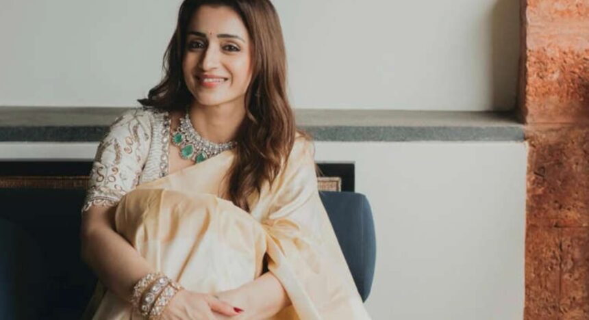 Hunterfly 2026 09 13 220432 Trisha Krishnan looking elegant in a saree