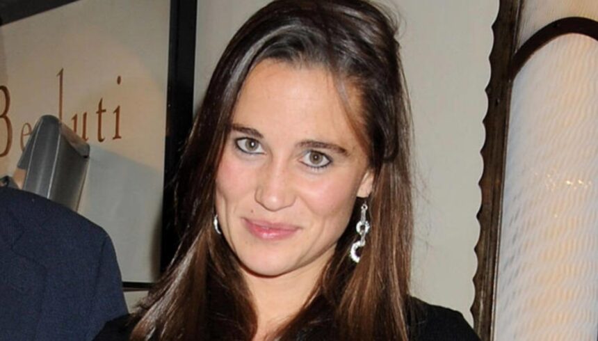 Hunterfly 2026 09 14 105917 Pippa Middleton wearing a cobalt blue Karen Millen dress at a Claridge’s event