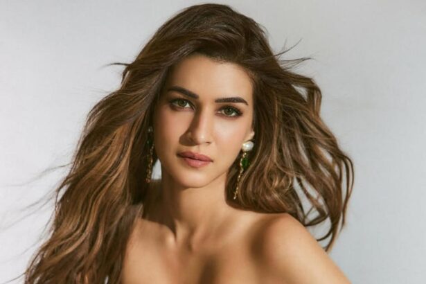 Hunterfly 2026 09 16 210111 Kriti Sanon and Taapsee Pannu, Bollywood actresses who studied engineering