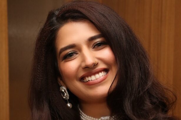 Hunterfly 2026 09 19 134629 Rasha Kirmani wearing a shimmering blue outfit with a pearl choker