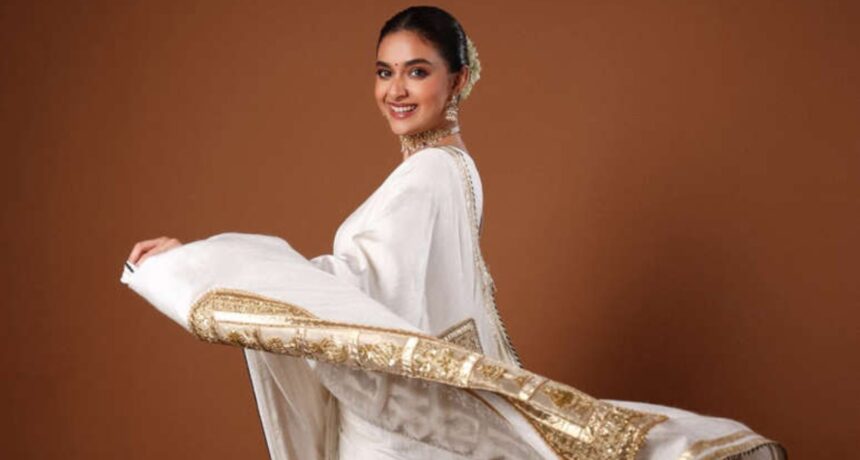 Hunterfly 2026 09 22 152105 Keerthy Suresh in an elegant white saree