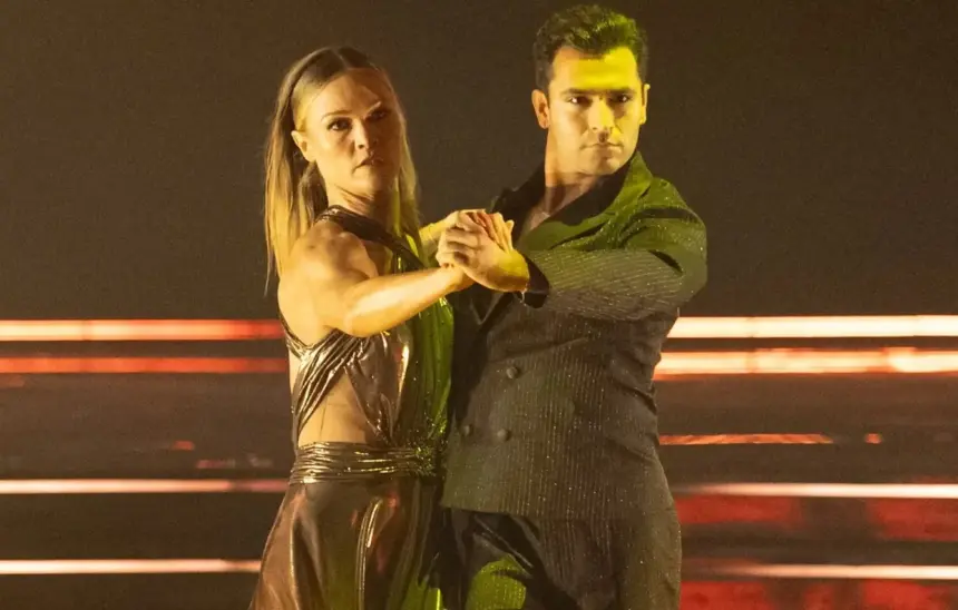 Julia Stiles and Ezra Sosa during their Dancing With the Stars performance
