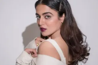 Wamiqa Gabbi sits with Amitabh Bachchan during her KBC 18 appearance