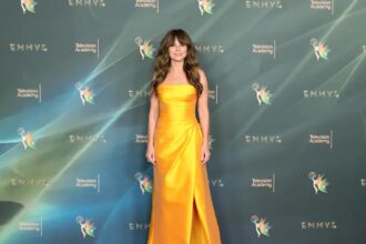 Linda Cardellini celebrates her first Emmy win for DTF St. Louis