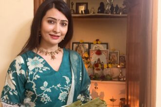 Hunterfly 26 09 15 215038 Radhika Pandit celebrates Ganesh Chaturthi with children Ayra and Yatharv
