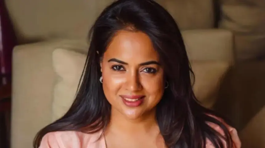 Hunterfly 26 09 25 150847 Sameera Reddy shares a body positivity message amid discussion around Katrina Kaif’s post-pregnancy appearance