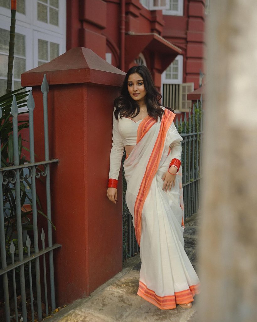 Hunterfly 433181597 18291561235091404 3482041145481821962 n A Fresh Floral Take on the Traditional Drape