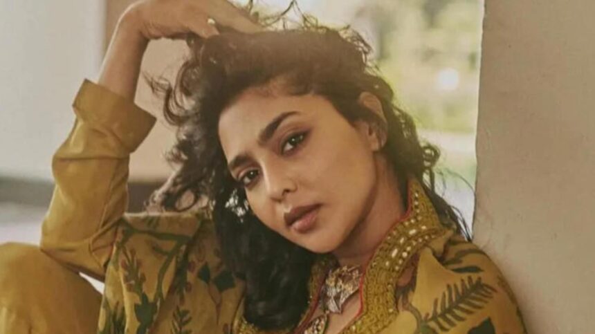 Aishwarya Lekshmi and Dulquer Salmaan in King of Kotha