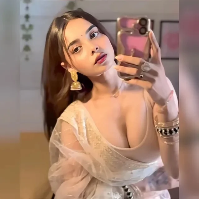 Hunterfly Afreen Khan003 Afreen Khan Education