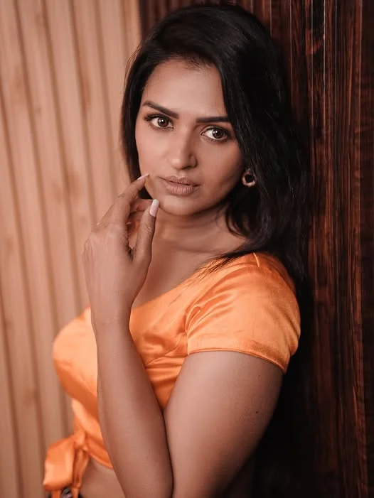 Hunterfly AnandhiAjay01 Anandhi Ajay's Early Life and Dance Background