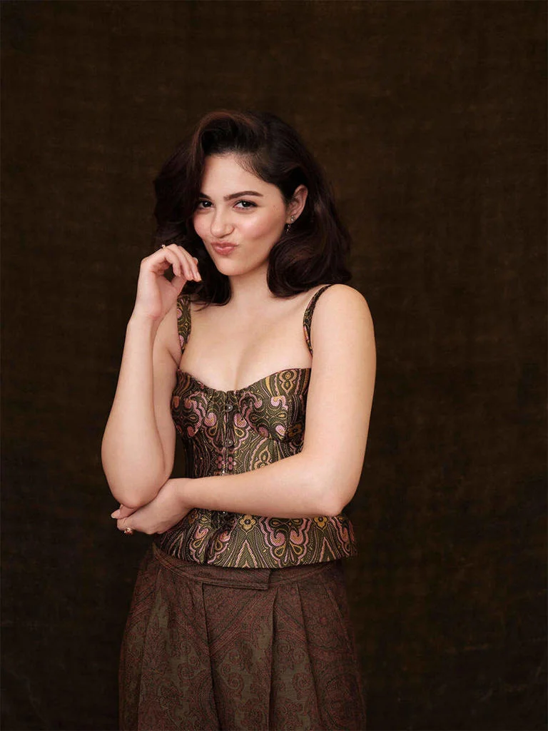 Aneet Padda’s Vintage-Inspired Look