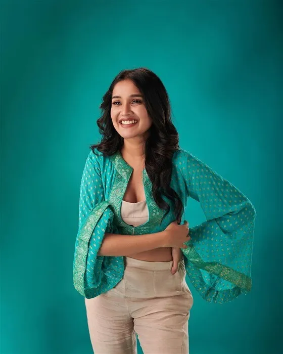 Anikha Surendran's Charming Smile Steals the Spotlight