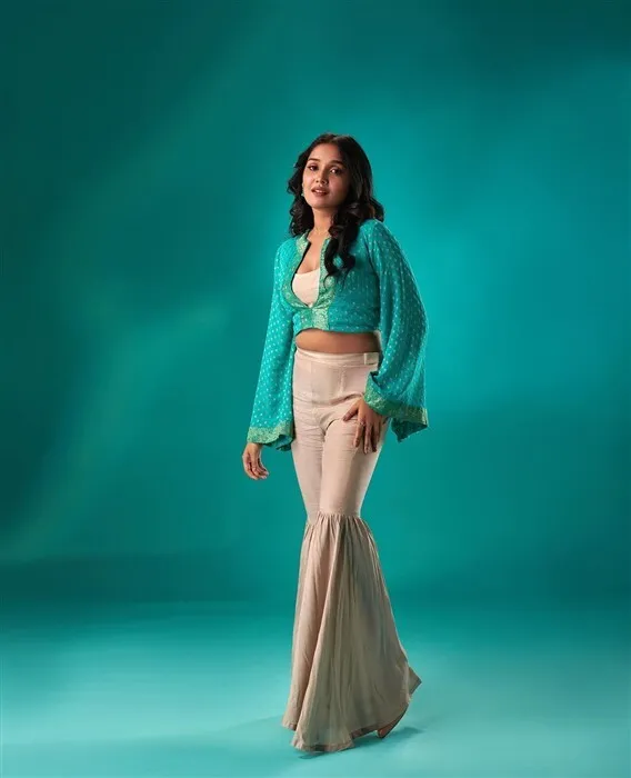A Glamorous Look That Catches Everyone's Attention