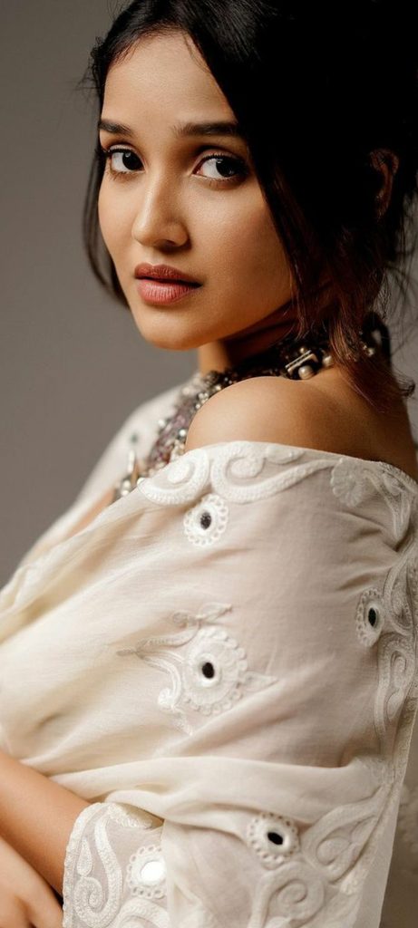 A Look That Celebrates Effortless Elegance