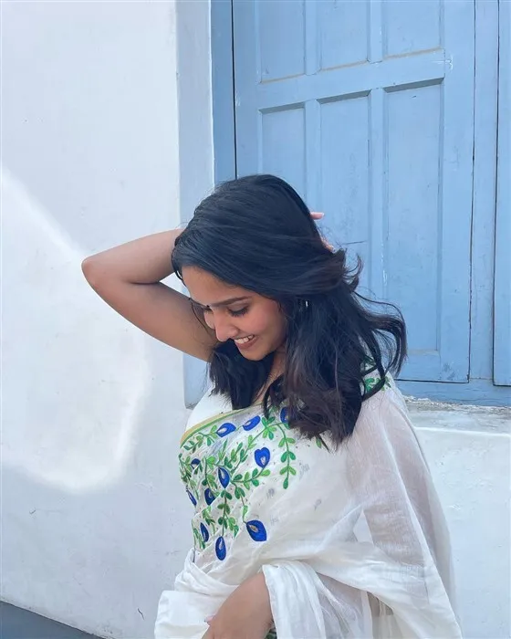 A Smile That Adds to the Magic of the Photos