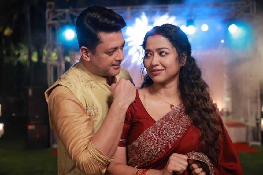 Jisshu Sengupta and Sohini Sarkar in Bhulte Parbe Na from Bohurupi The Golden Daku