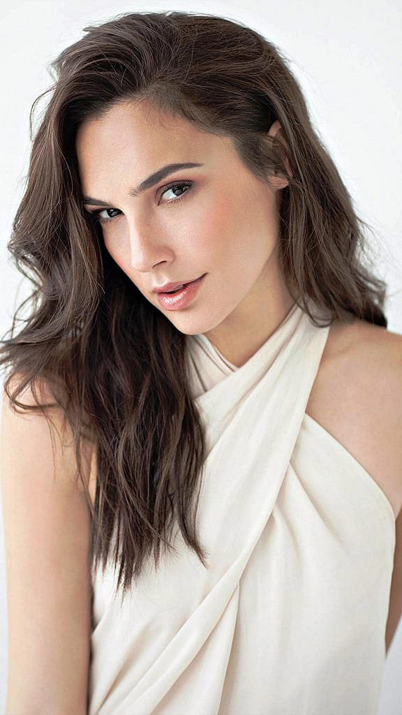 Hunterfly Gal Gadot03 A female-led take on the race-against-time thriller