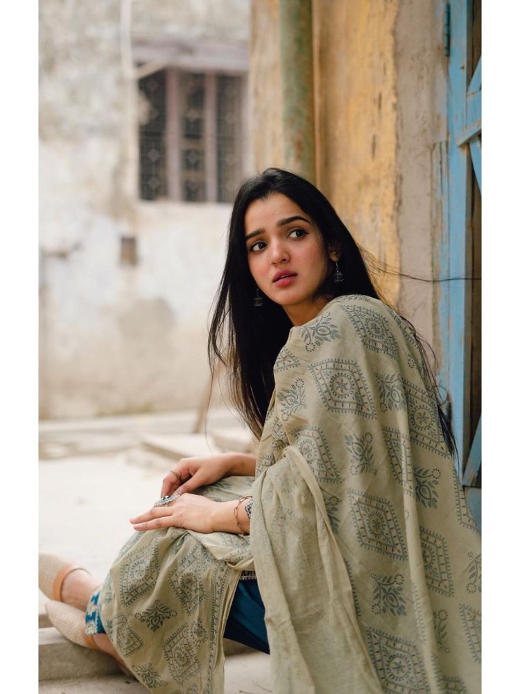 Hunterfly Isha Yadav 002 Isha Yadav's Content and Interests