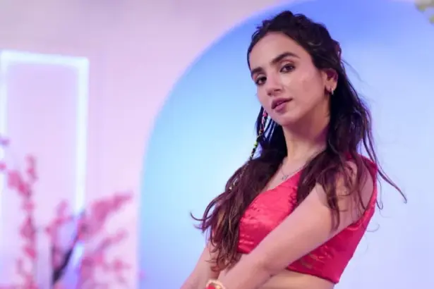 Hunterfly Ishpreet Dang 0555 Ishpreet Dang Indian dancer choreographer and YouTube creator