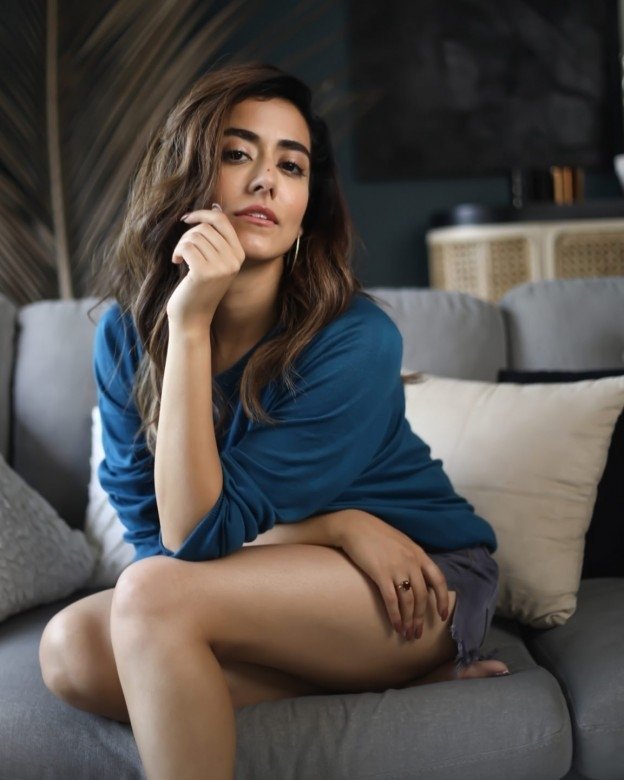 Jonita Gandhi Languages