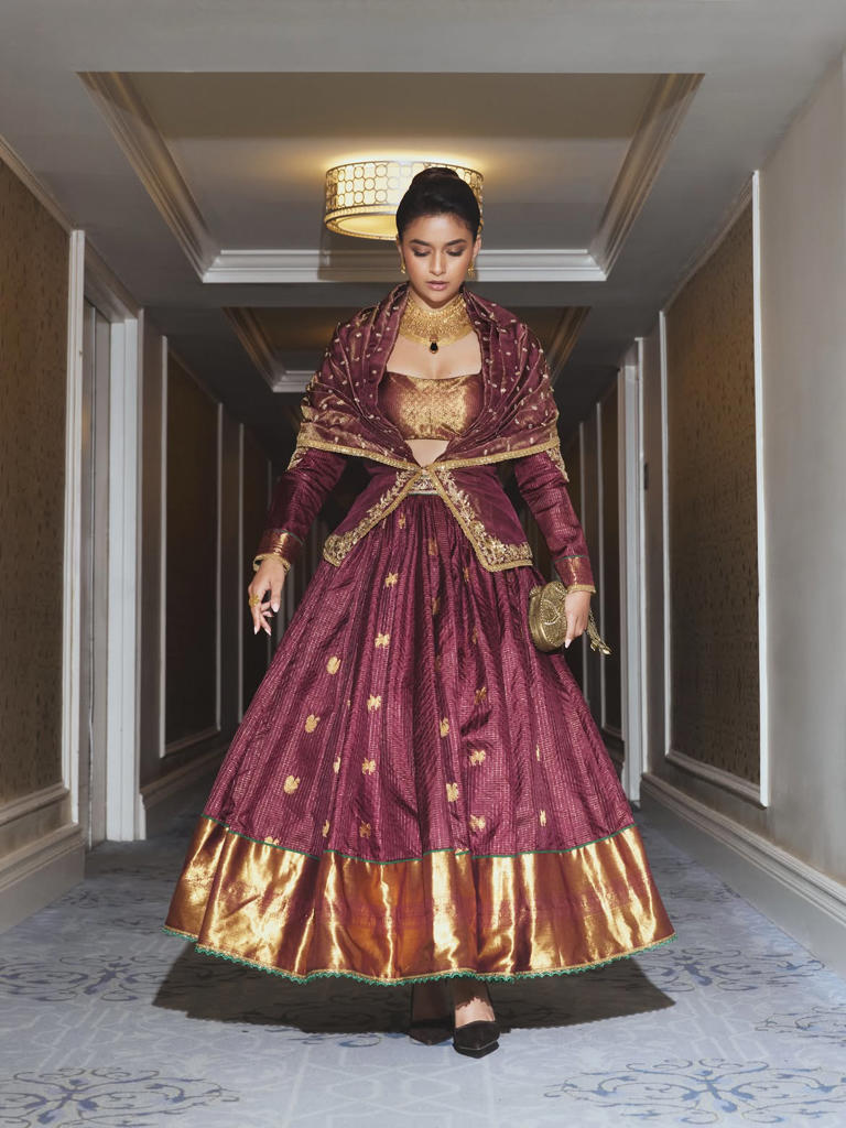 Hunterfly Keerthy Suresh9 Traditional jewellery adds a Kerala touch