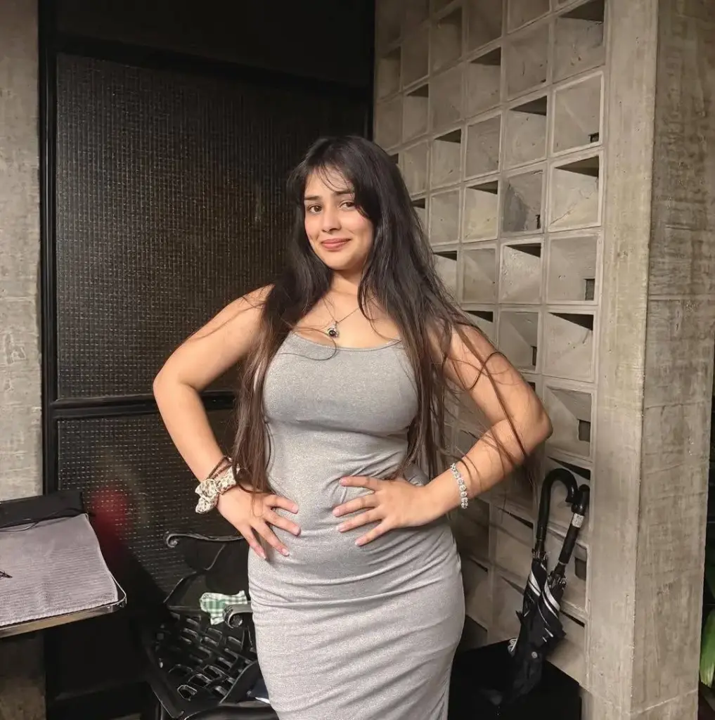 Hunterfly Khushi Maheshwari004 Khushi Maheshwari Height, Weight and Physical Appearance