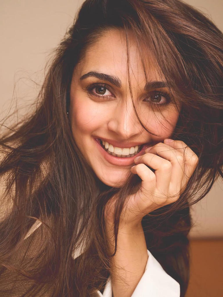 Hunterfly Kiara Advani0 Step 2: Add Warmth With Bronzer and Blush