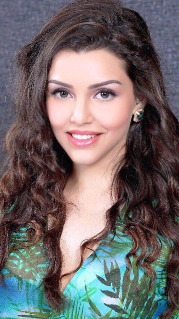 Kyra Dutt as a Singer